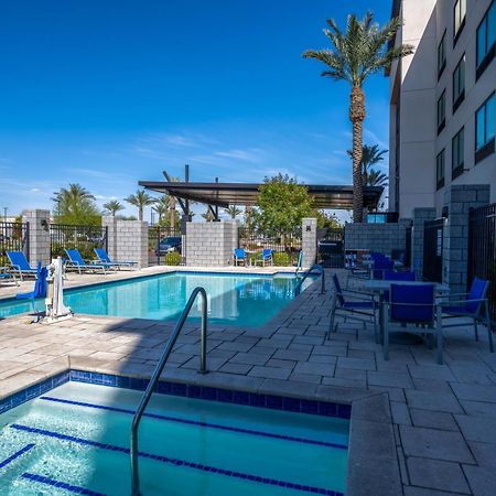 Holiday Inn Express & Suites - Gilbert - Mesa Gateway Airport Extérieur photo