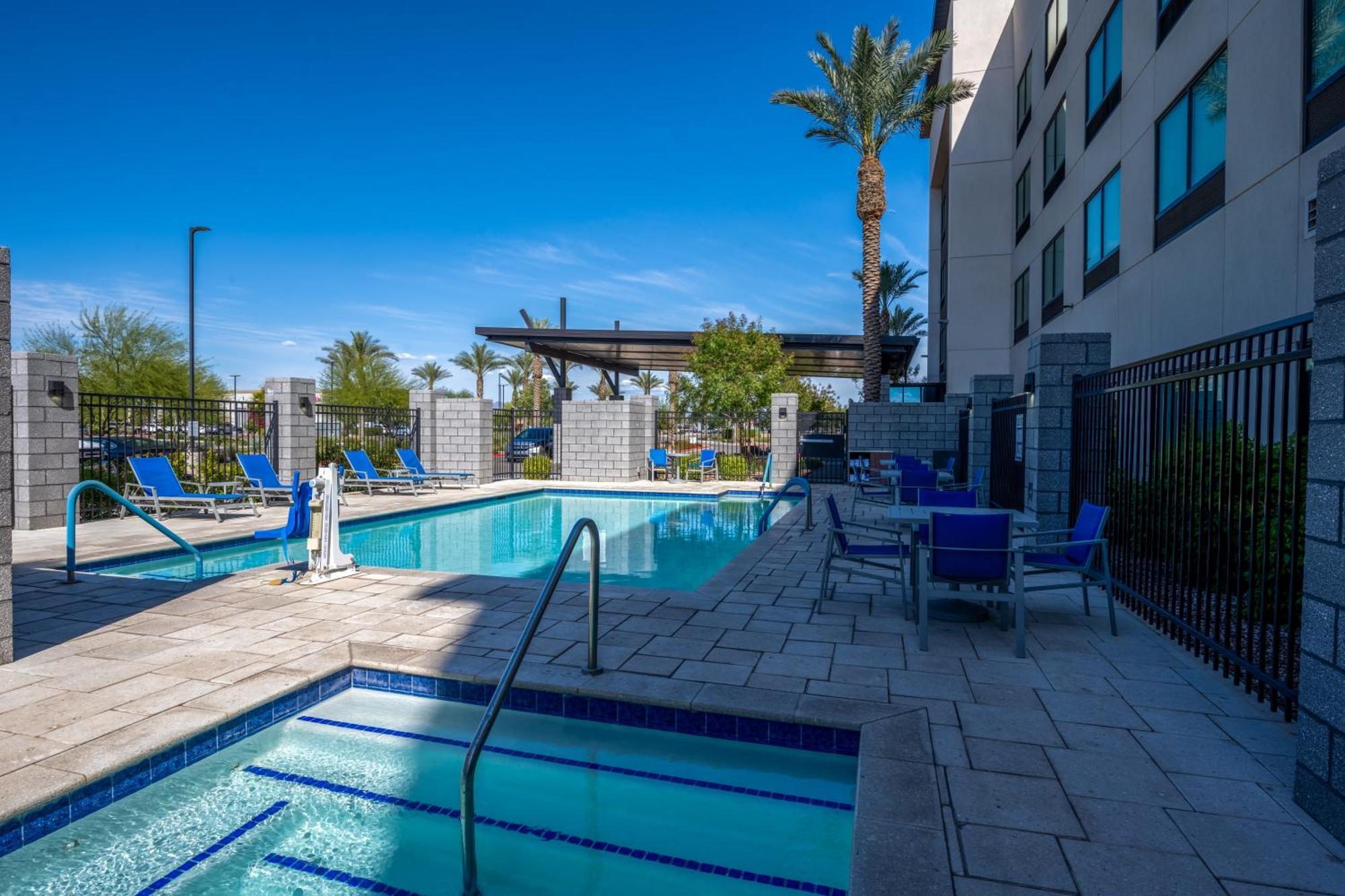 Holiday Inn Express & Suites - Gilbert - Mesa Gateway Airport Extérieur photo